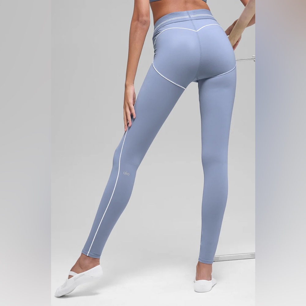 ALO Yoga Heart Throb *Winter Frost* Leggings